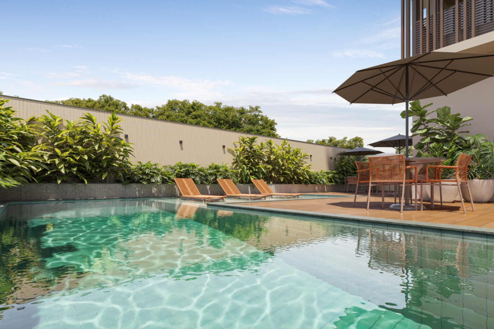 Piscina com deck e prainha do Iliah